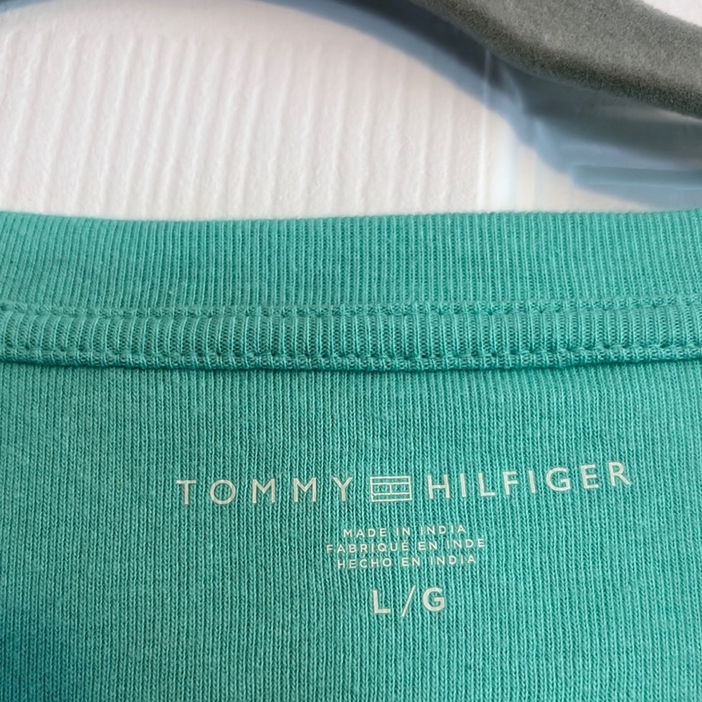 Tommy Hilfiger Fitted Green Short Sleeve Tee - Picture 2 of 6